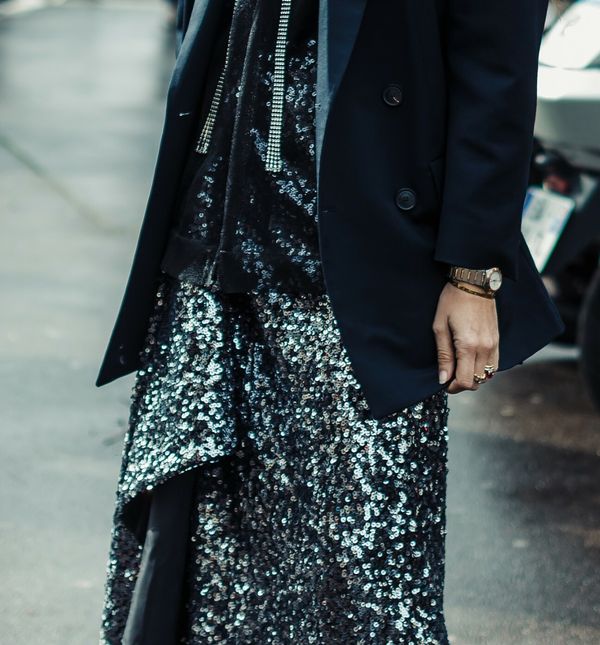 Duge suknje sa šljokicama popularan su izbor svakog prosinca