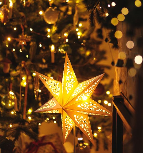 Ljubiteljima lampice možete pokloniti i efektnu lanternu ili stolnu lampu