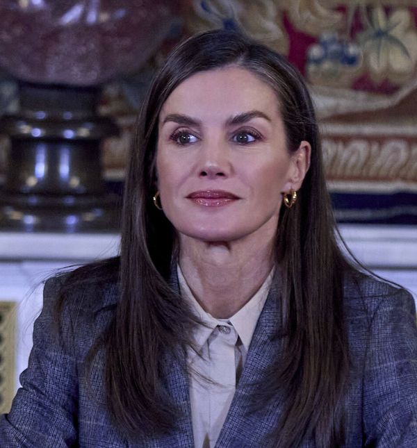 Kraljica Letizia: Odijelo koje lako može zamijeniti i najdražu haljinu, a uz klasične cipele izgleda Kraljica Letizia: Odijelo koje lako može zamijeniti i najdražu haljinu, a uz klasične cipele izgleda