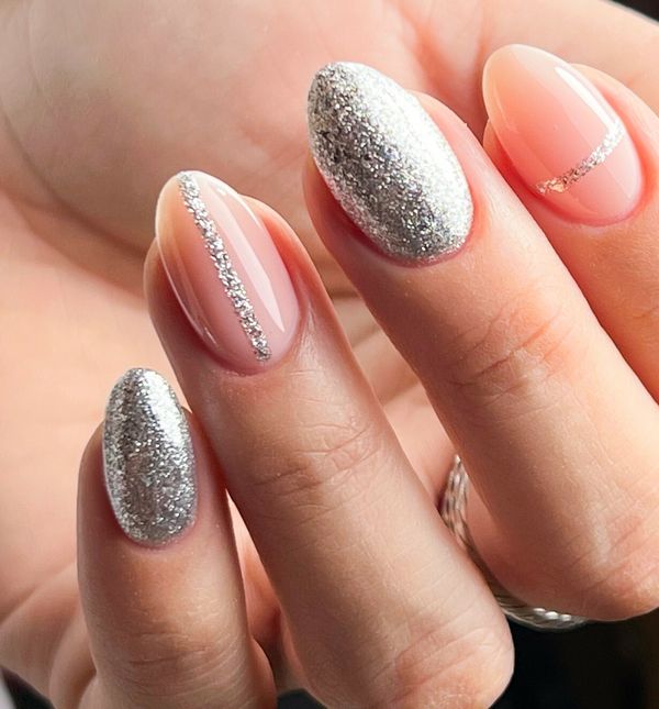 U blagdansko vrijeme mnogi vole šljokice na noktima