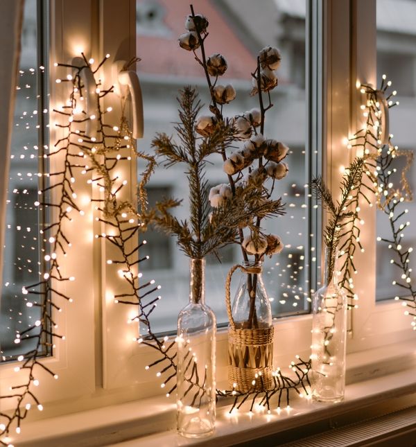 Božićne lampice mogu biti i na prozoru