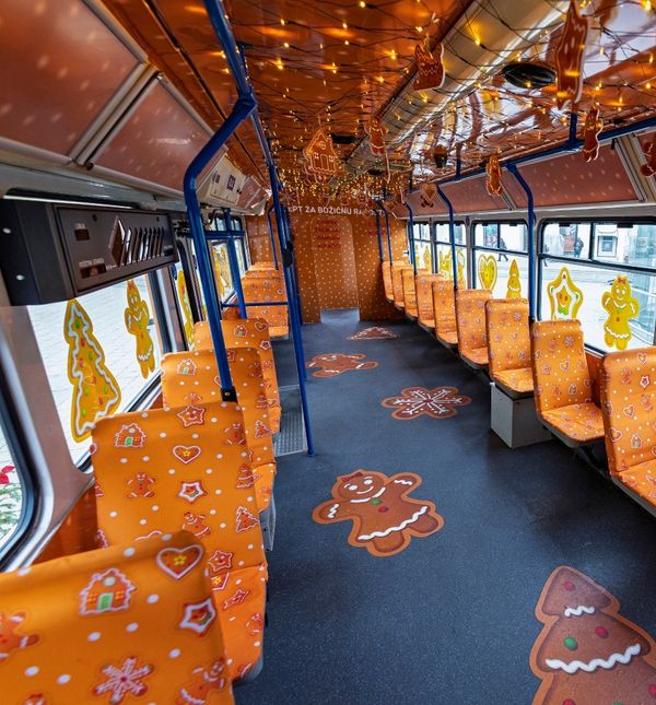 Osječki božićni tramvaj