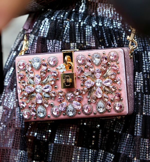 Glamurozna torbica bit će sjajan poklon za prijateljicu koja obožava ovaj modni dodatak