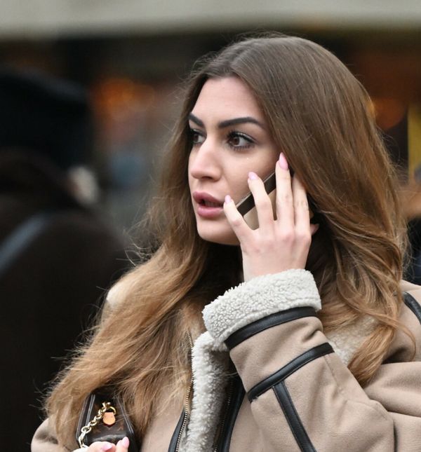 Zagrebačka street stylerica pokazala je modno izdanje u tajicama i papučama s krznom