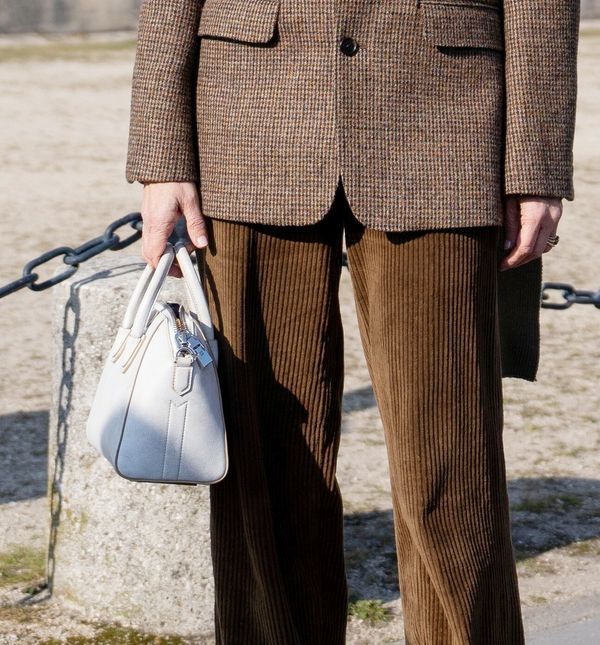 Hlače od toplijih materijala trenutno su must have