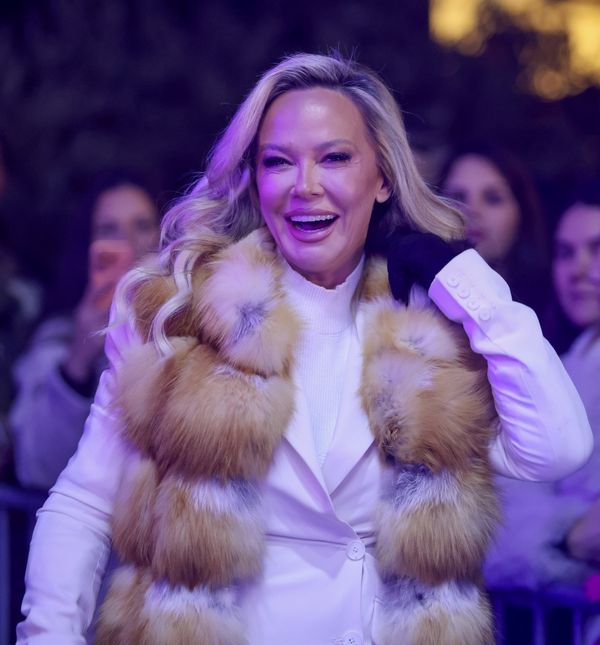 Maja Šuput u crvenim čizmama na koncertu u Zadru