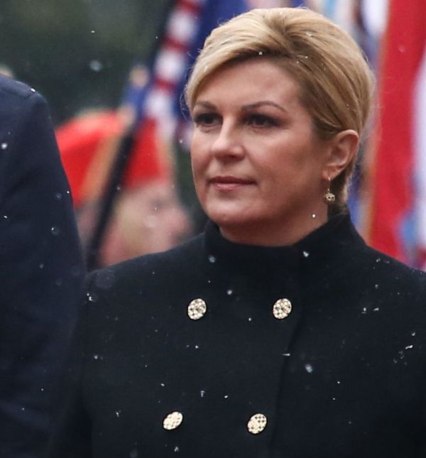 Kolinda Grabar-Kitarović u 'generalskom' kaputu za susret s predsjednikom Srbije Aleksandrom Vučićem