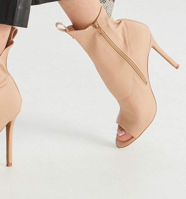 Gležnjače u boji kože vizualno produžuju noge