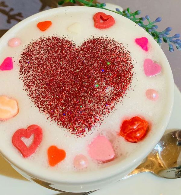 Kava ukrašena srčekima i poljupcima Valentinovski je 'specijalitet' Cat Caffea