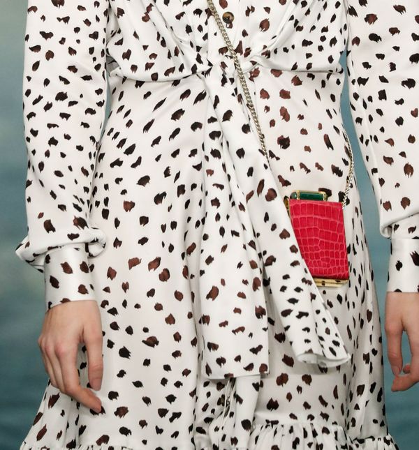 Mini torbica na reviji modne kuće Carolina Herrera