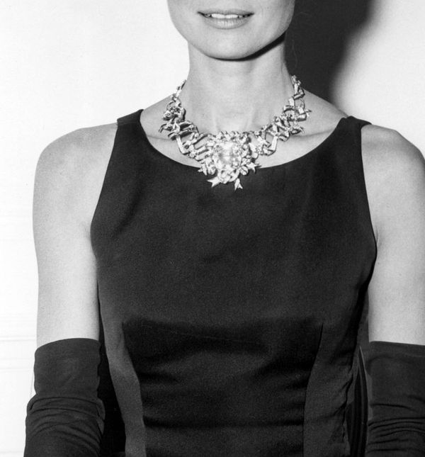 Vrijedni dijamant na glumici Audrey Hepburn