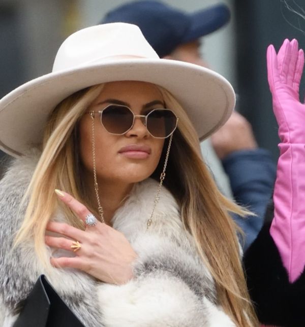 Mlada dama sa zagrebačke špice u hlačama od vinila