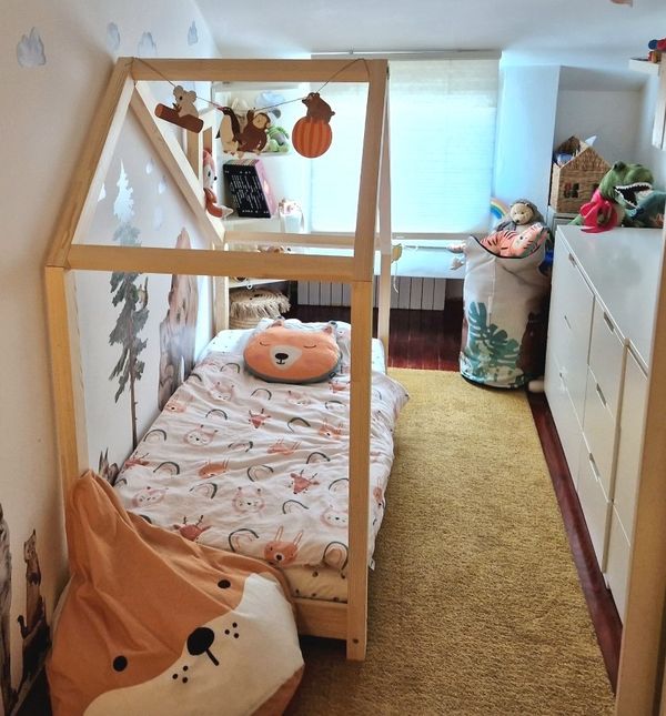 Kosina potkrovlja odredila je smjer uređenja sobice za trogodišnjakinju