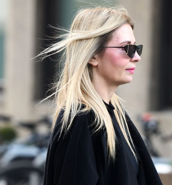 Zgodna dama sa zagrebačke špice nosi torbu modne kuće Prada