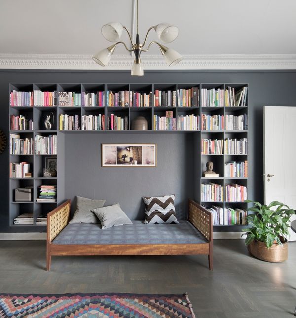 Polica s knjigama sjajno će osvježiti svaki prostor