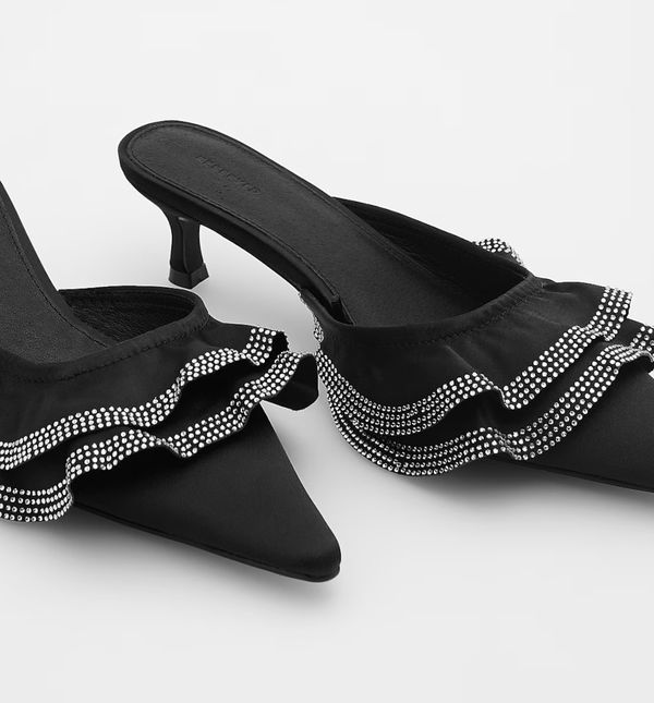 Natikače s volanima i svjetlucavim kamenčićima iz trgovine Reserved