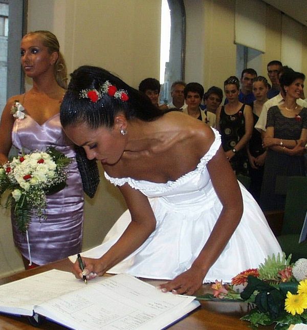 Fani Čapalija u vjenčanici fudbalerka-kroja