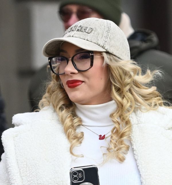 Neustrašiva mlada dama u odvažnim čizmama