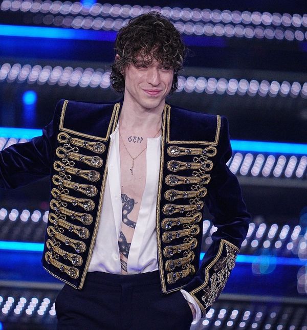 Irama na Sanremu nosi raskopčanu košulju