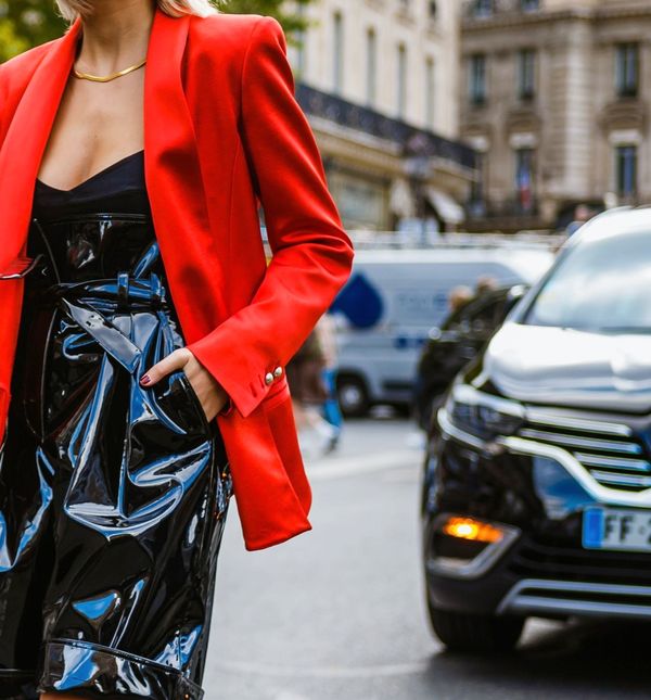 Crna i crvena u paru jedna su od najefektnijih i najmoćnijih kombinacija boja