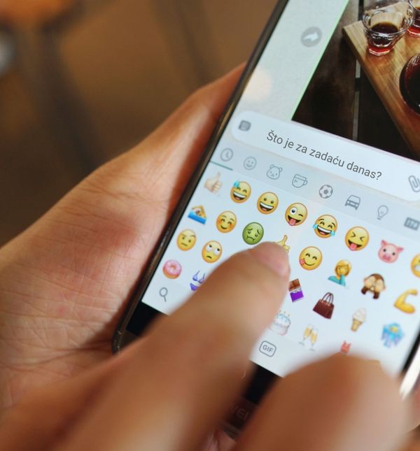 U roditeljskim grupama poruke nekad stižu i poslije 22 sata, nekad i u 6 ujutro