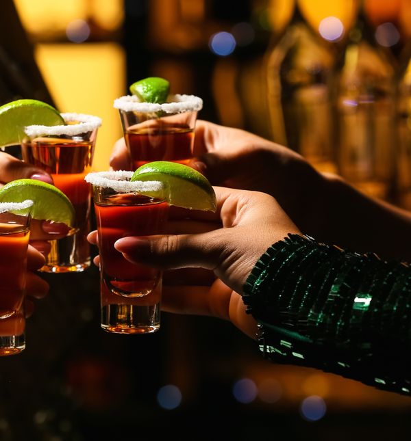 Partiji u klubovima Earlybirds ženama u četrdesetim i pedesetim godinama daju priliku da se dotjeraju i zabave na svoj način