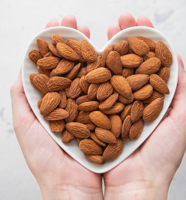 Iako su kalorični, bademi potiču osjećaj sitosti zahvaljujući kombinaciji proteina, vlakana i zdravih masti