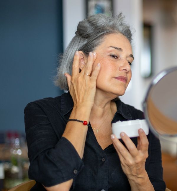 Menopauza je prirodna životna faza, ali promjene koje donosi koži često nas iznenade