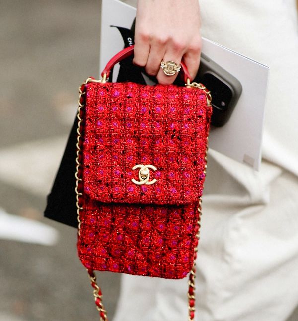 Jarka i vibrantna nijansa crvene boje jedan je od proljetnih trendova