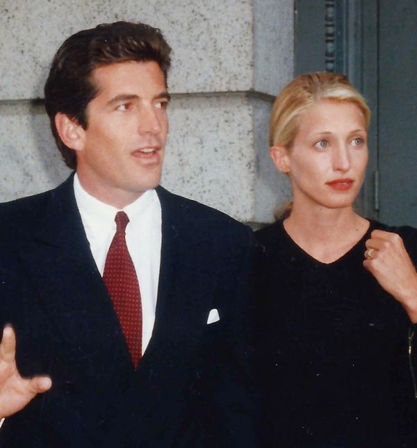 JFK Jr. i Carolyn Bessette 1996. nakon povratka s medenog mjeseca
