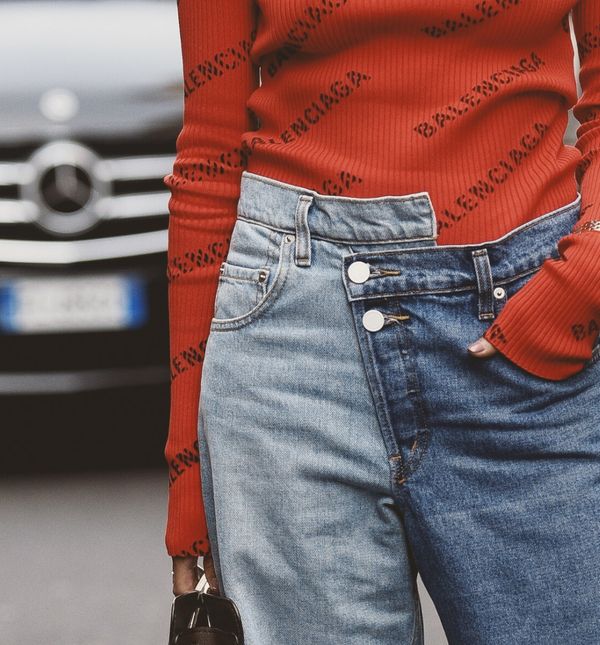 Topovi dugih rukava i traperice savršen su par