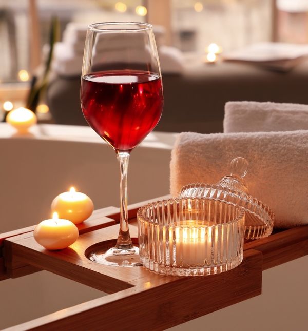 Kada svake večeri u približno isto vrijeme zapalimo svijeću, mozak uči povezivati taj čin s opuštanjem