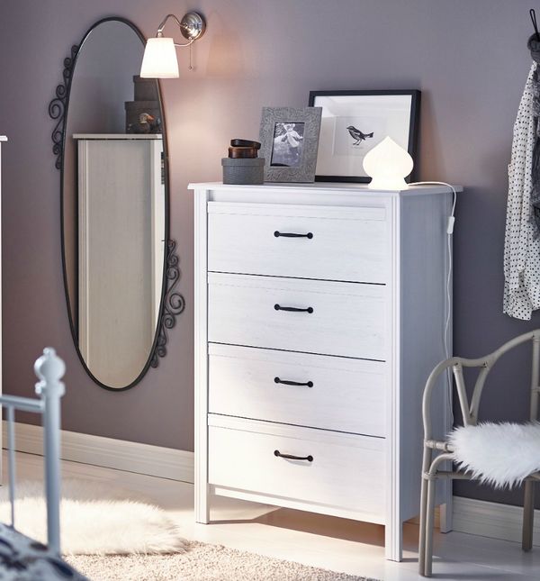 Tražite komodu za spavaću sobu? Možda je komoda Brusali pravi izbor za vas