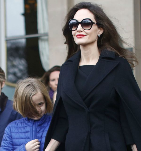 Angelina Jolie sa svoje šestero djece posjetila je muzej Louvre u Parizu