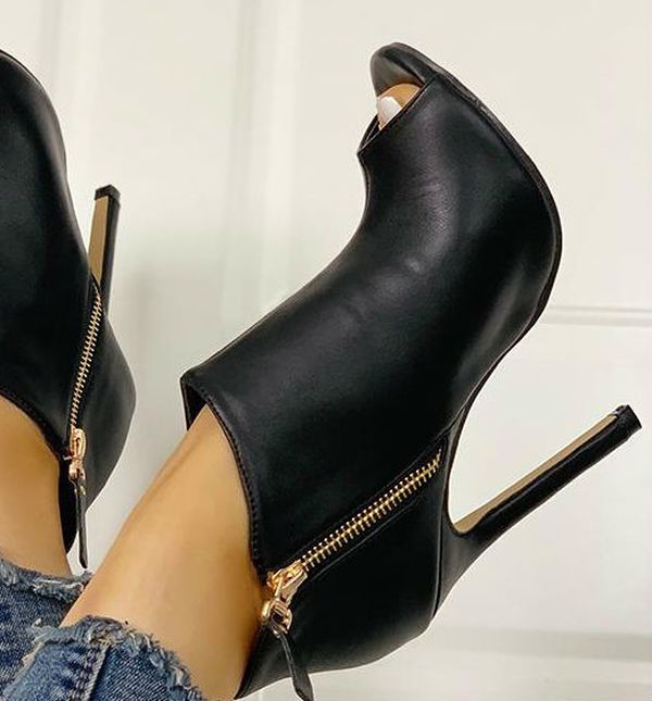 Crne gležnjače omiljeni su komad mnogim ženama