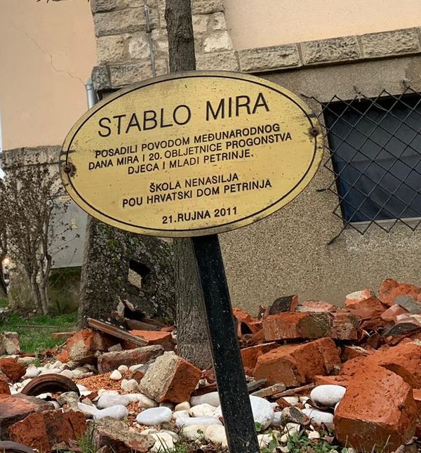 Stablo mira u Petrinji