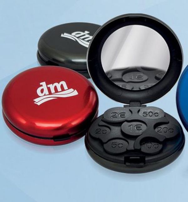 U DM-u se za kupnju iznad 50 eura na poklon dobije novčanik za eurokovanice