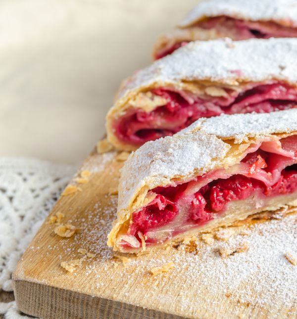 Savijača s višnjama