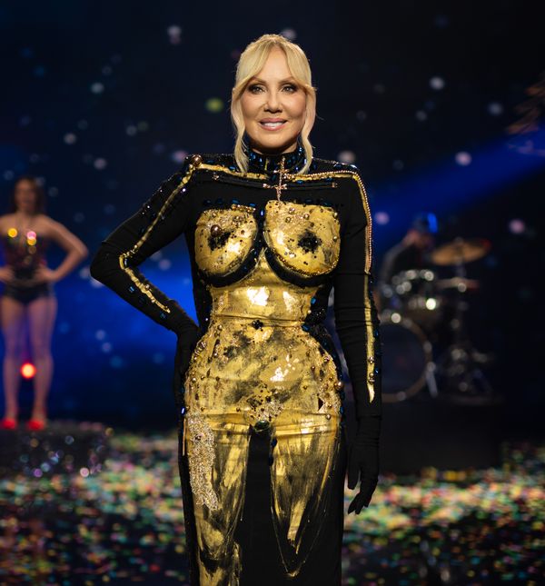 Lepa Brena u ekstravagantnoj haljini dizajnera Borisa Kargotića