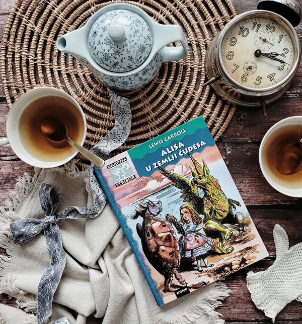 Alisa u Zemlji čudesa