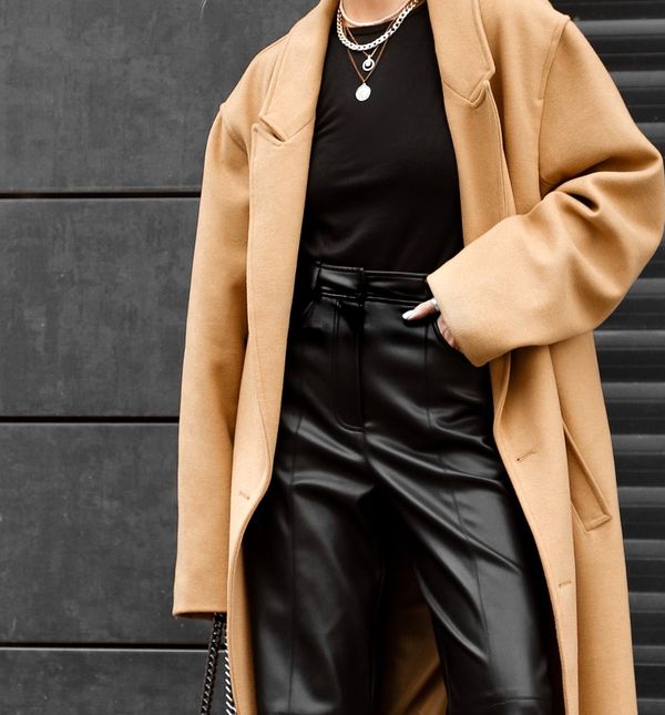 Bež kaput je svestrani modni klasik