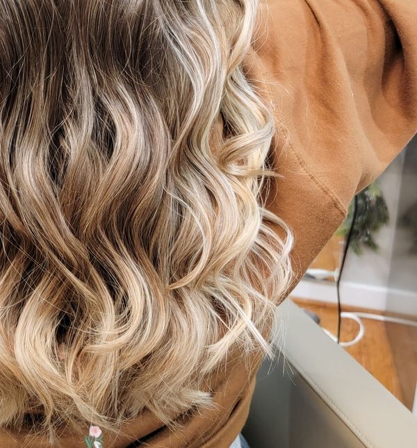 Ribbon Lights pramenovi varijacija su na popularni balayage i bit će najveći hit u 2024.