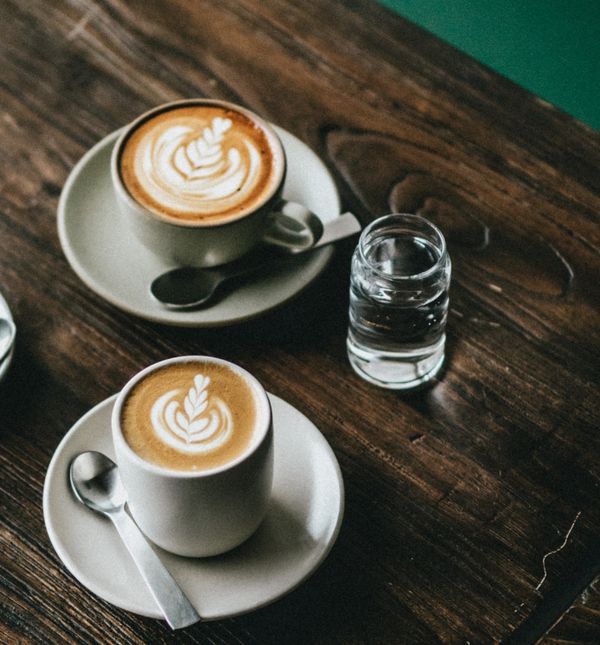 Čaša vode nezaobilazan je dodatak kavi