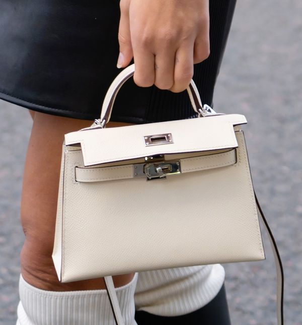 Torbe s kratkom ručkom su jedan od načina za podizanje kombinacija