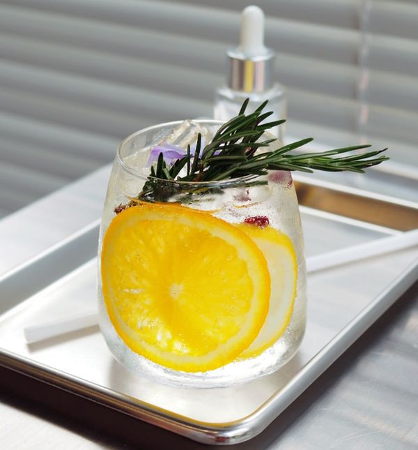 Iskuhajte vodu s korom citrusa, povećat ćete vlažnost zraka i zamirisati prostor