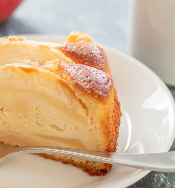 Kolač s jabukama i jogurtom osvaja mekoćom