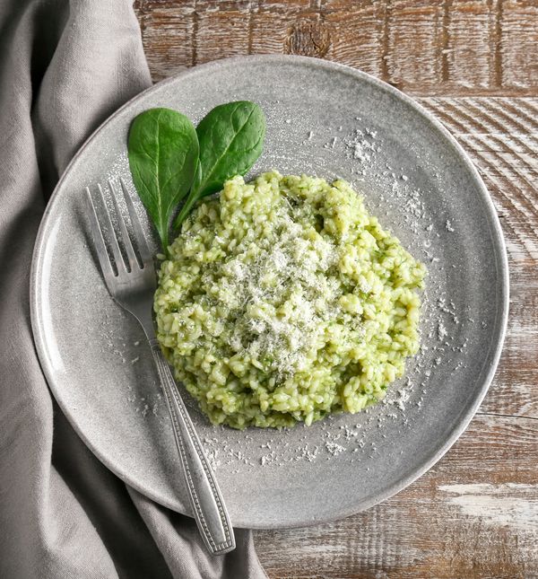 Rižoto sa špinatom ima sve kriterije za savršeno jelo