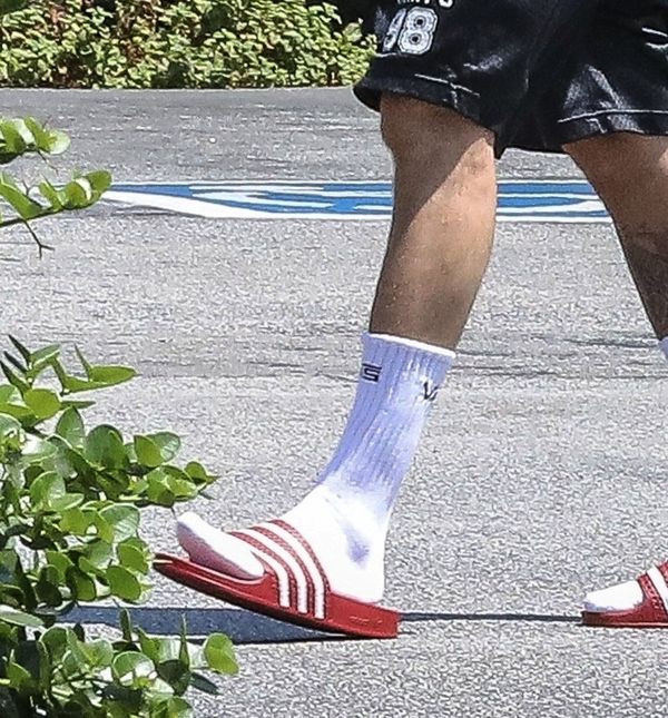 Bijele čarape i natikače