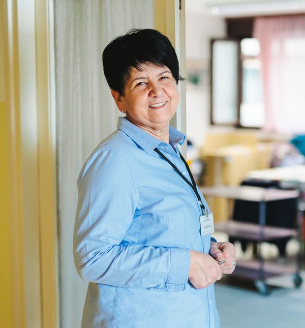 Terezija Jukić radi kao recepcionar na porti u Domu umirovljenika Sveta Ana u Zagrebu