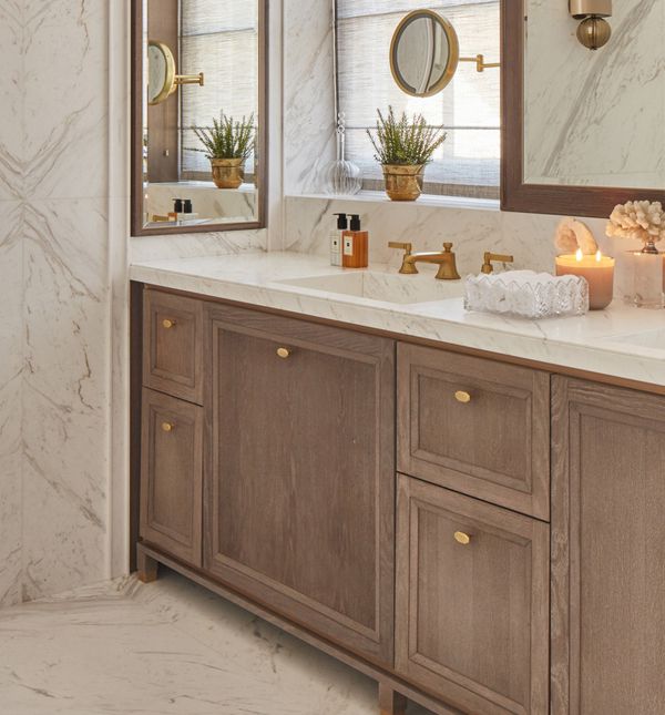 Zlatna boja izgleda famozno u kupaonici